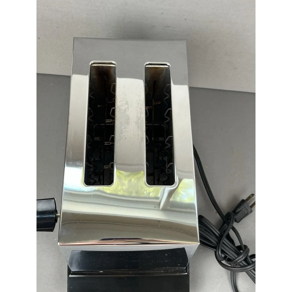1970s Toastmaster Sovereign IV Automatic Toaster Model B120 Green Daisy Chrome
